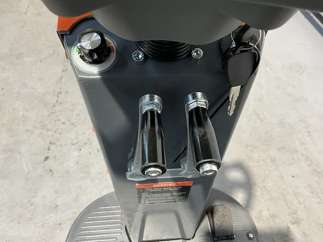 Daewoo - daf r70 - zelfrijdende veegmachine - afbeelding 2 van  20