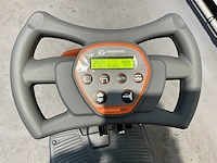 Daewoo - daf r70 - zelfrijdende veegmachine - afbeelding 3 van  20