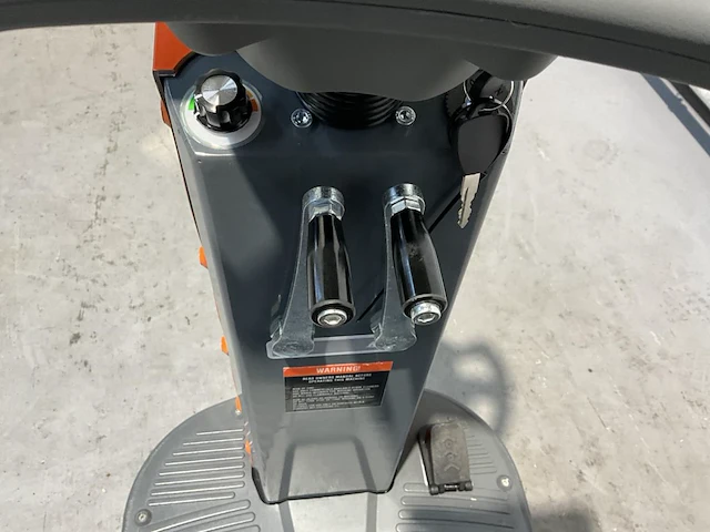 Daewoo - daf r70 - zelfrijdende veegmachine - afbeelding 7 van  20