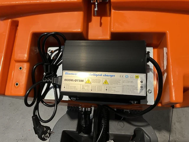 Daewoo - daf r70 - zelfrijdende veegmachine - afbeelding 9 van  20