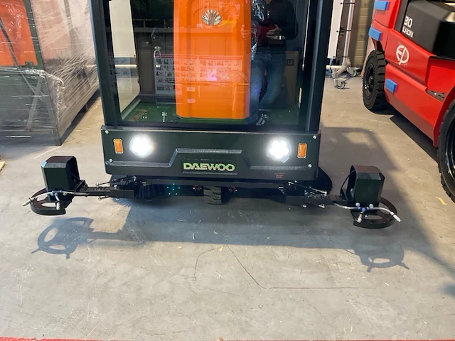 Daewoo - das 100 met cabine - zelfrijdende veegmachine - afbeelding 17 van  37