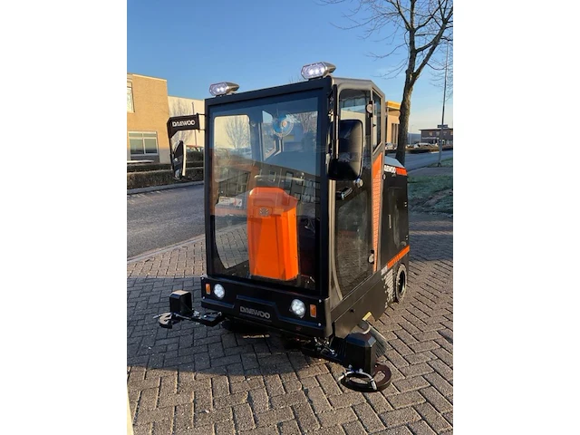 Daewoo - das 100 met cabine - zelfrijdende veegmachine - afbeelding 19 van  37