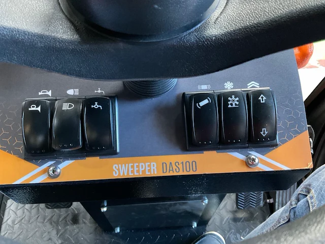 Daewoo - das 100 met cabine - zelfrijdende veegmachine - afbeelding 20 van  37