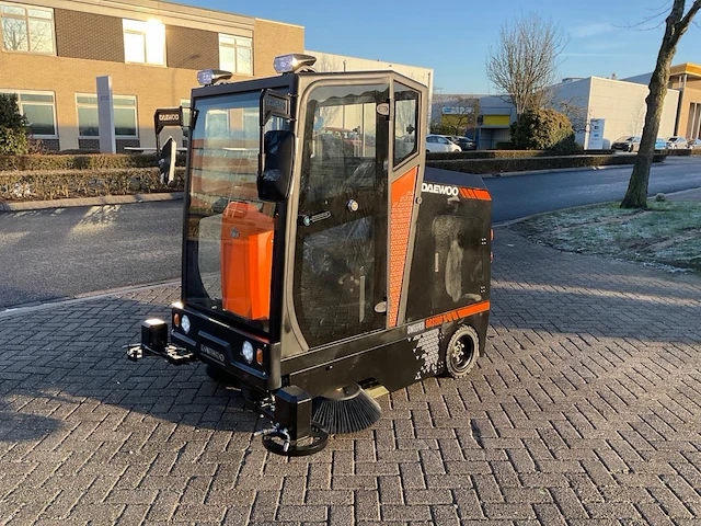 Daewoo - das 100 met cabine - zelfrijdende veegmachine - afbeelding 12 van  37