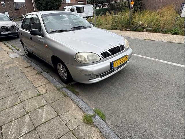 Daewoo - lanos - 1.5 sx - car - 1998 - afbeelding 12 van  17