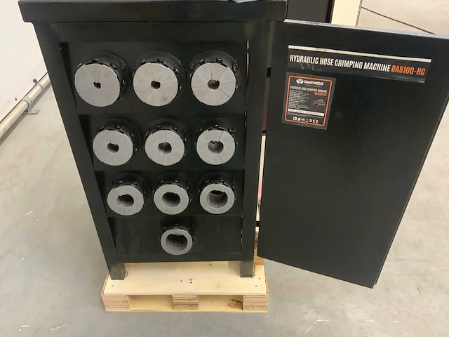 Daewoo da5100-hc hydraulische slangenpers - afbeelding 8 van  10