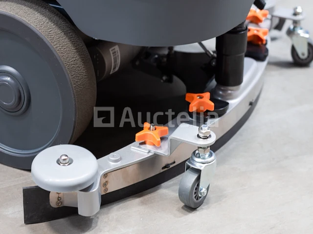 Daewoo dafr70 zit-schrobmachine - afbeelding 6 van  19