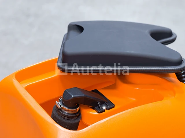 Daewoo dafr70 zit-schrobmachine - afbeelding 10 van  19