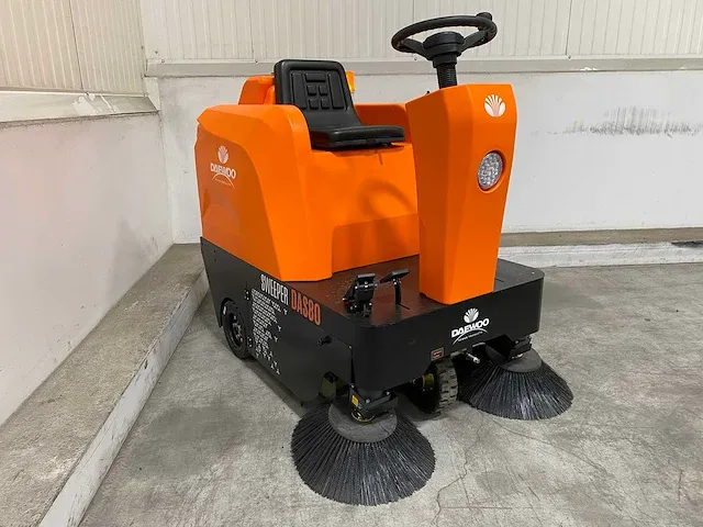 Daewoo das80 zelfrijdende veegmachine - afbeelding 1 van  19