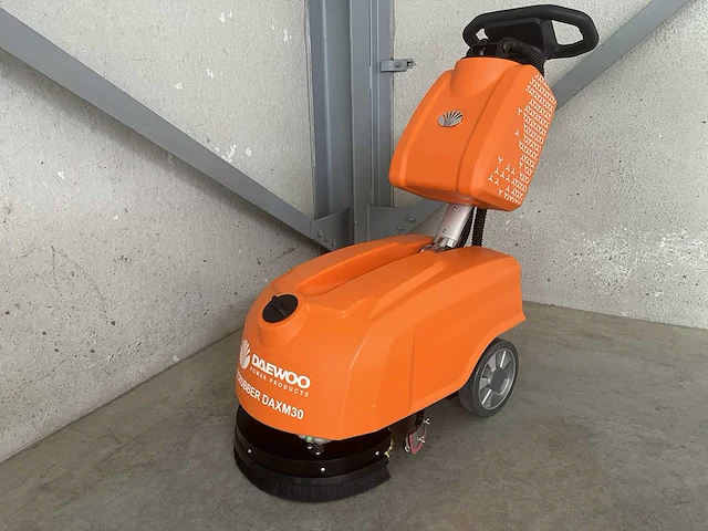 Daewoo daxm30 vloerschrobmachine - afbeelding 15 van  18