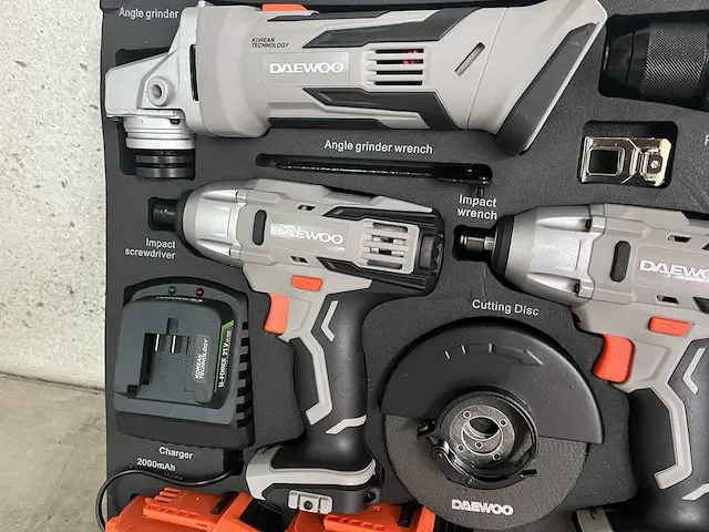 Daewoo u-force 4-delige set accu gereedschappen - afbeelding 10 van  14