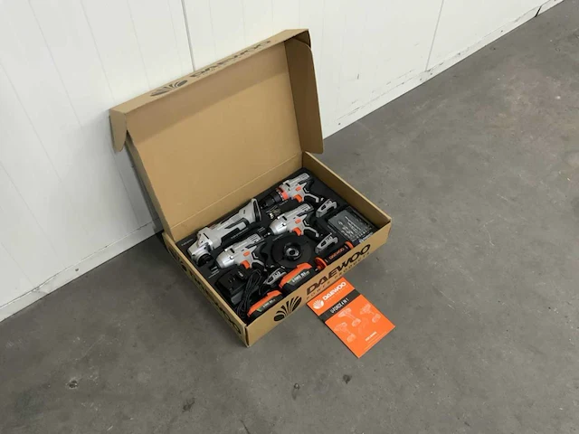 Daewoo u force 4 in 1 accu gereedschapset - afbeelding 1 van  8