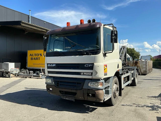 Daf ae75pe-s vrachtwagen met containerchassis - afbeelding 1 van  15