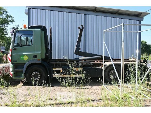 Daf vrachtwagen met containersysteem - afbeelding 12 van  27