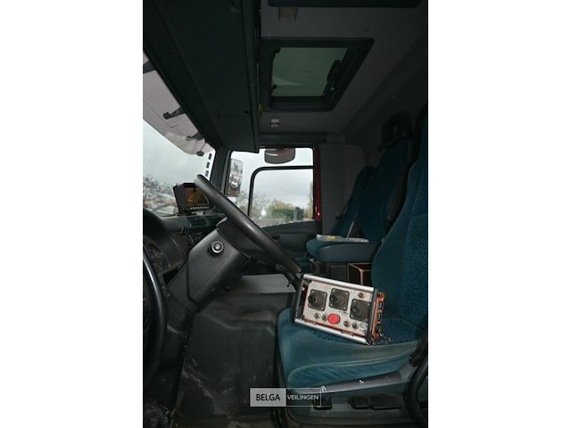 Daf vrachtwagen met kipbak en terex atlas 165.2e autolaadkraan - afbeelding 4 van  31