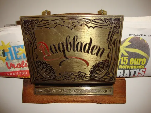 Dagbladhouder - afbeelding 1 van  1
