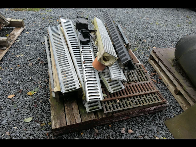 Dakgoten, roosters, transportband - afbeelding 2 van  9