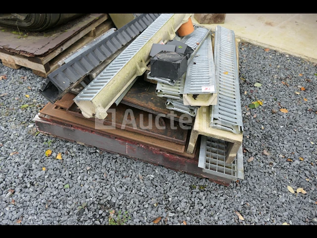 Dakgoten, roosters, transportband - afbeelding 9 van  9