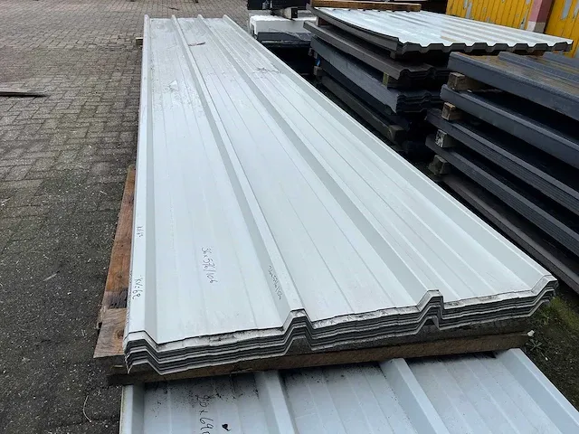 Dakmateriaal 36st. / 220m2 - afbeelding 1 van  4
