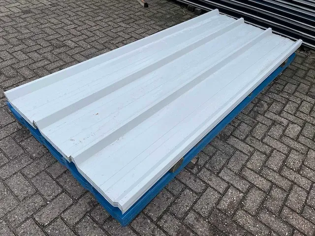 Dakmateriaal 57st. / 151m2 - afbeelding 1 van  4