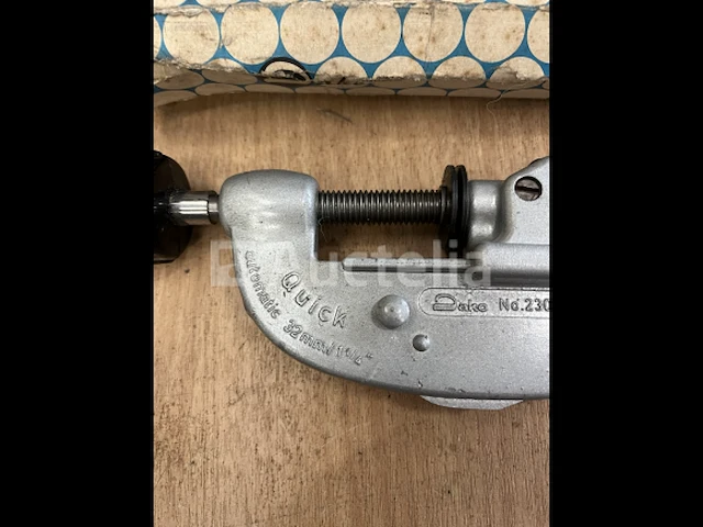Dako quick automatic 230 pijpensnijder 32mm - afbeelding 2 van  3
