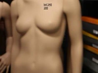 Dames mannequin op glazen voet - afbeelding 1 van  1