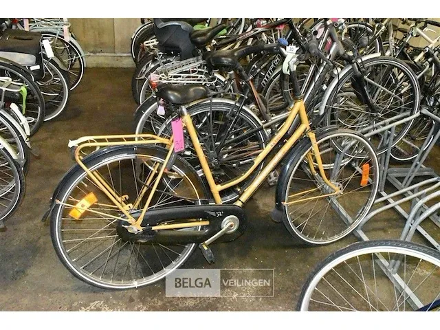 Damesfiets batavus geel - afbeelding 1 van  1