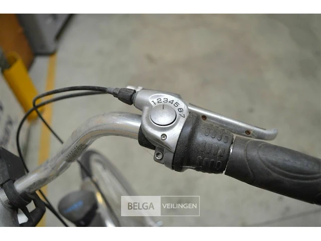 Damesfiets naamloos - afbeelding 4 van  4