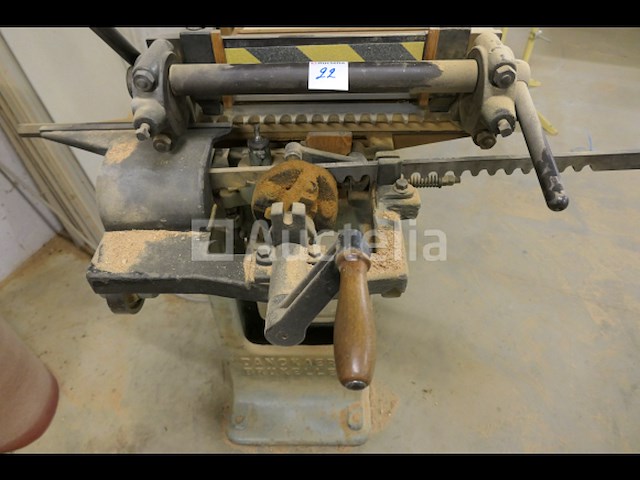 Danckaert zwaluwstaartmachine voor meubelladen - afbeelding 5 van  11