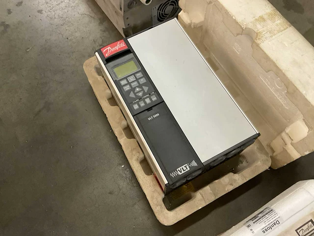 Danfoss vlt5002pt frequentieregelaar - afbeelding 1 van  3