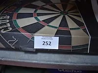 Dartbord, 9 reddingsvesten, tent quechua, veldbed, speelmat kinderen - afbeelding 2 van  8