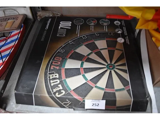 Dartbord, 9 reddingsvesten, tent quechua, veldbed, speelmat kinderen - afbeelding 3 van  8