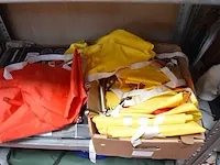 Dartbord, 9 reddingsvesten, tent quechua, veldbed, speelmat kinderen - afbeelding 5 van  8