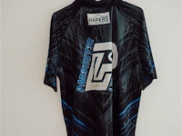 Darts shirt en handdoekje. lex paeshuyse - afbeelding 1 van  5