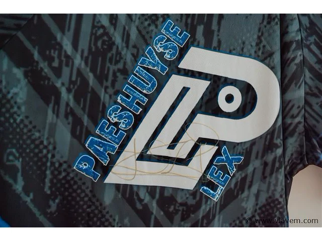 Darts shirt en handdoekje. lex paeshuyse - afbeelding 2 van  5