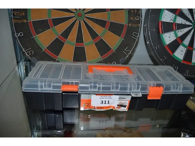 Dartsbord winmau, dartsbord master arts, 5 darts sets in opbergkoffer - afbeelding 3 van  6
