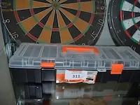 Dartsbord winmau, dartsbord master arts, 5 darts sets in opbergkoffer - afbeelding 3 van  6