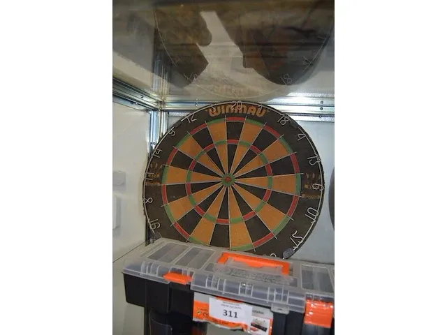 Dartsbord winmau, dartsbord master arts, 5 darts sets in opbergkoffer - afbeelding 6 van  6