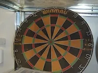 Dartsbord winmau, dartsbord master arts, 5 darts sets in opbergkoffer - afbeelding 6 van  6