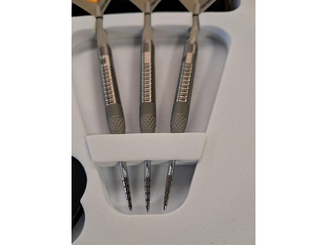 Dartset nieuw nooit gebruikt dimitri van den bergh - afbeelding 4 van  4