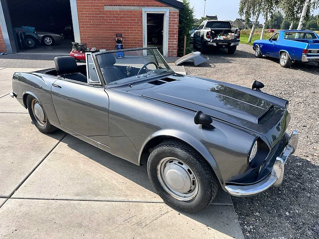 Datsun fairlady roadster 1967 oldtimer - afbeelding 2 van  26