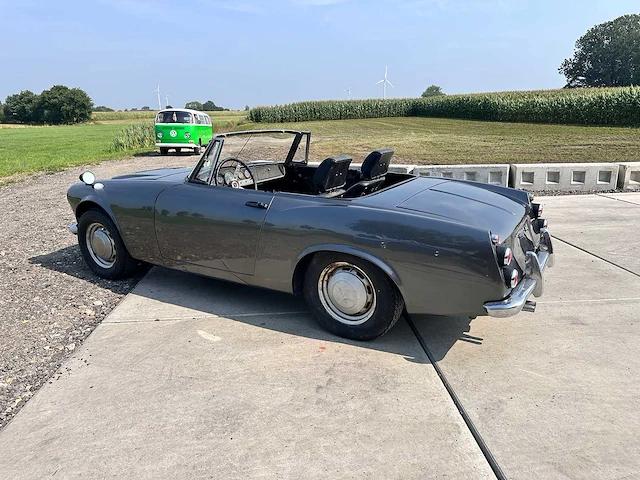 Datsun fairlady roadster 1967 oldtimer - afbeelding 7 van  26
