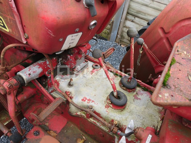 David brown 950 landbouwtractor met voorlader (vin: 950a401320) - afbeelding 9 van  15