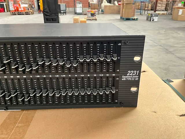 Dbx 2231 equalizer/limiter with type iii nr - afbeelding 3 van  4