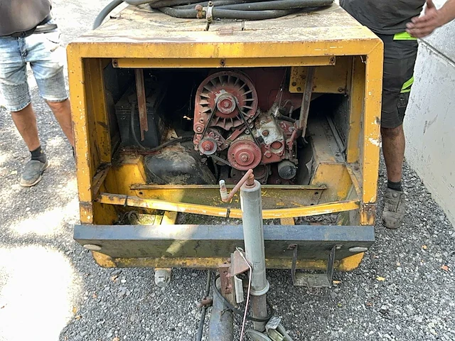 De compressor van de schroeflucht - afbeelding 2 van  21