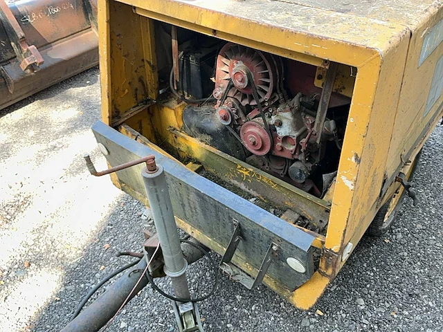 De compressor van de schroeflucht - afbeelding 10 van  21