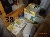 De hele kamer inclusief olieblikken met pomp, pvc-bussen met adblue en pomp, 8 riemen a4-papier (2500 vellen per doos, d.w.z. 20.000 vellen) - afbeelding 6 van  13