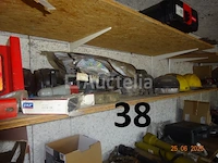 De hele kamer inclusief olieblikken met pomp, pvc-bussen met adblue en pomp, 8 riemen a4-papier (2500 vellen per doos, d.w.z. 20.000 vellen) - afbeelding 9 van  13