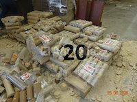 De inhoud van +/- 2 pallets houtbriketten in frietjes - afbeelding 2 van  3