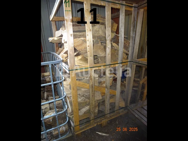 De inhoud van een trolley van 1m20/1m/1m hoog en de inhoud van een tweede trolley ter waarde van een derde van de eerste - afbeelding 5 van  7